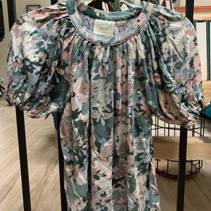 Darling Maeve brand top with puffed sleeves and collar detailing.